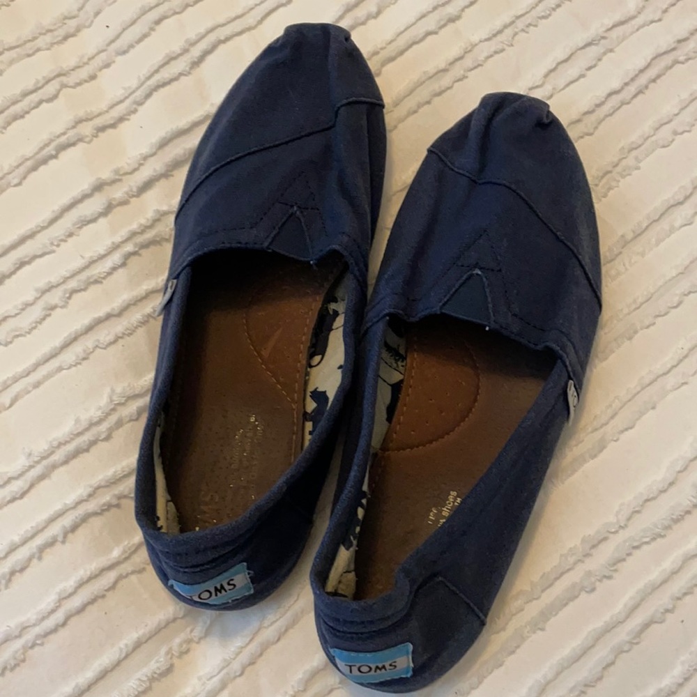 Toms shoes size 9